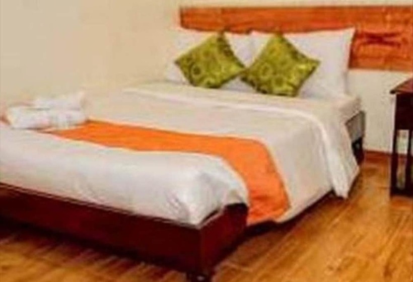 Farmhouse Hotel & Cafe