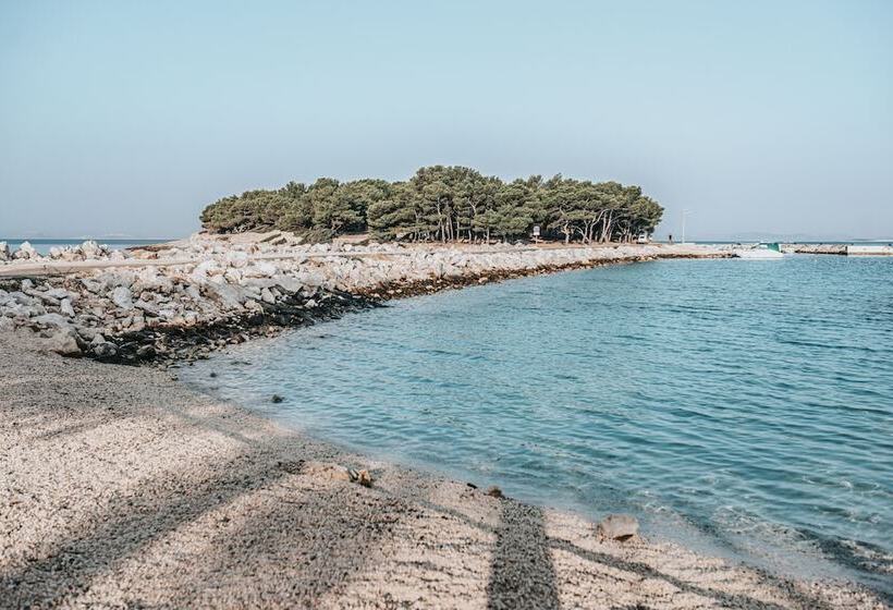 בית מלון כפרי Colentum Resort Murter