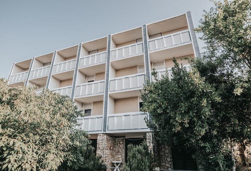 בית מלון כפרי Colentum Resort Murter