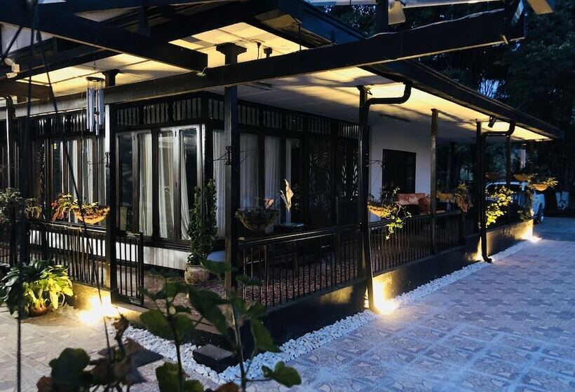 هتل Entre Los Arboles