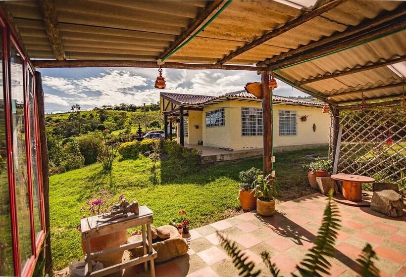 בית מלון כפרי Posada Ecoturistica Villa Rouse