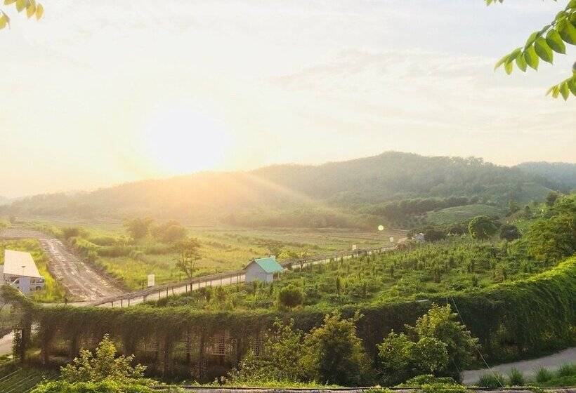 호텔 Rai Ruen Rom Organic Farm