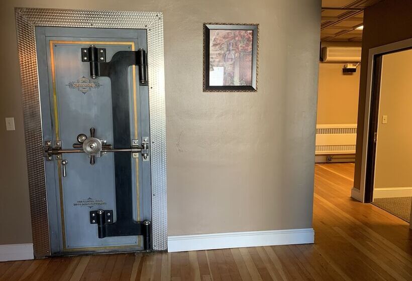 Nashwauk Lodging   Hostel