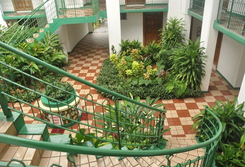 Ocho Rios Sandcastles Ocean View Fantastic Location Sleeps 4