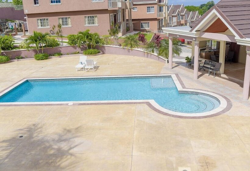 Tropical Luxury Dreams