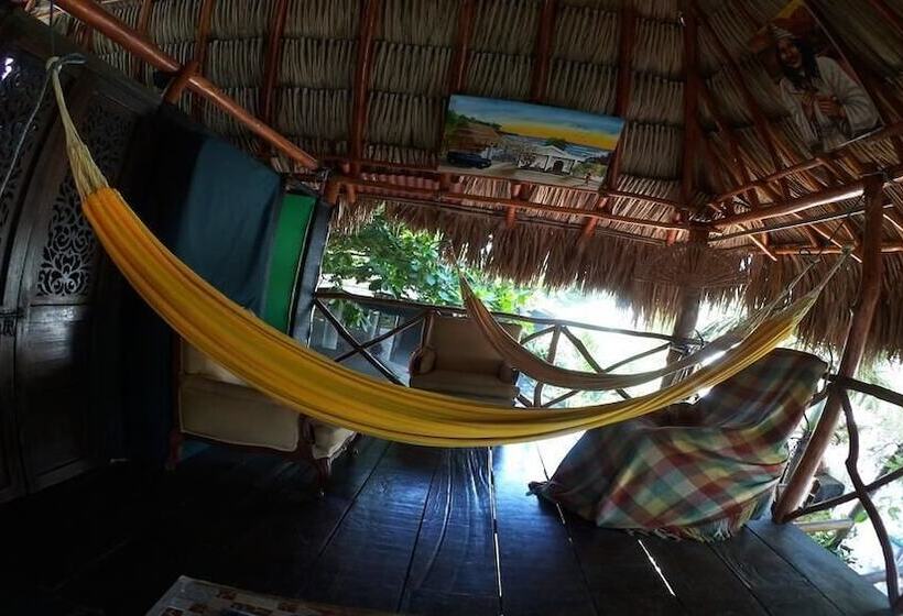 ユースホステル Hostal Backpackers Villa Karejo