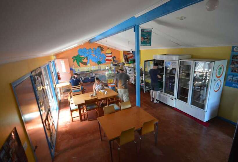 هاستل Ozzie Pozzie Backpackers   Yha