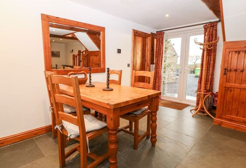 Garth Morthin The Stables