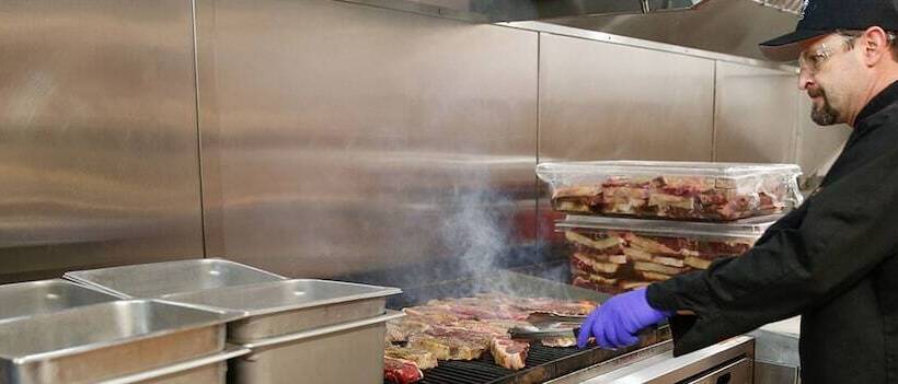 בית מלון כפרי Brooks Camp