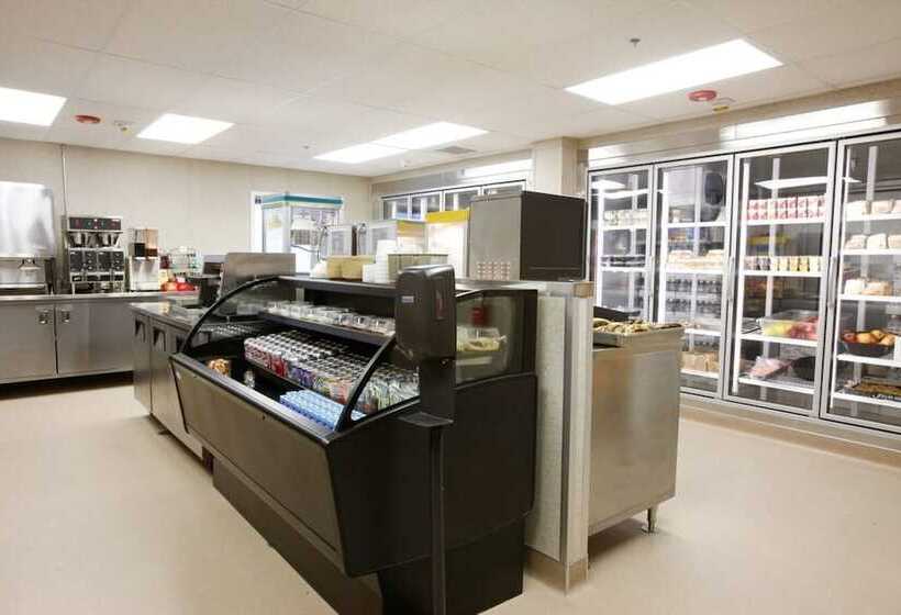 בית מלון כפרי Brooks Camp