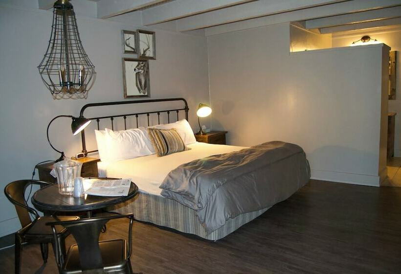 Отель Pendaries Village Lodge