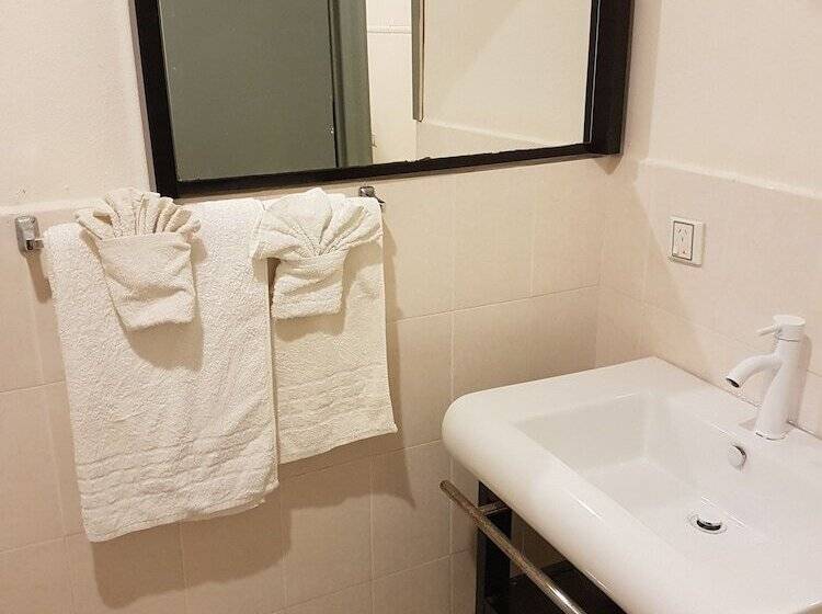 Otel Puataukanave International