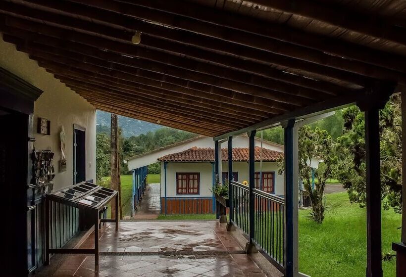 ホテル Santuario De Fauna Y Flora Otún Quimbaya