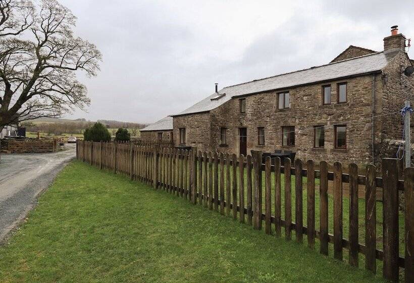 Orcaber Farm Barn
