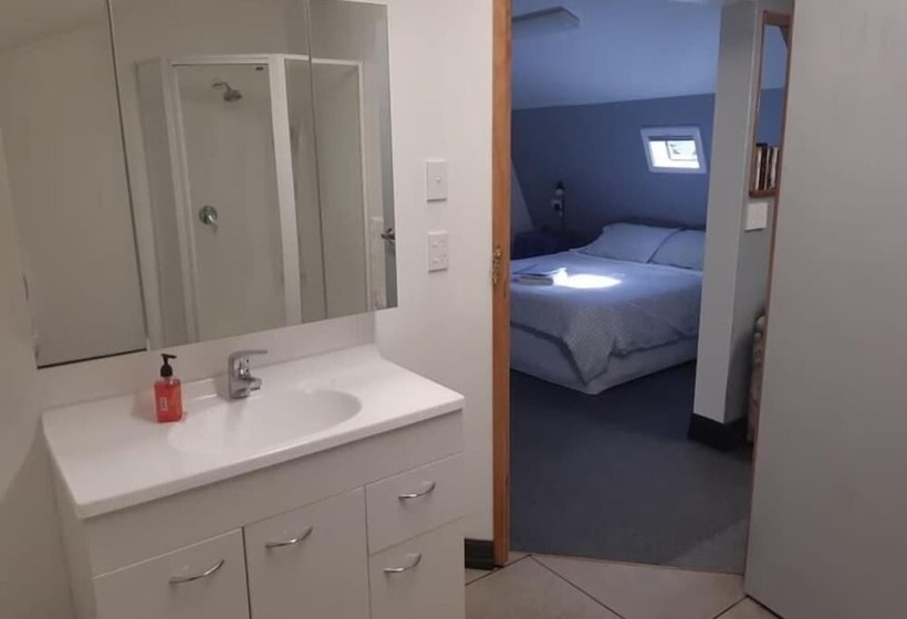 פנסיון Graceland B&b