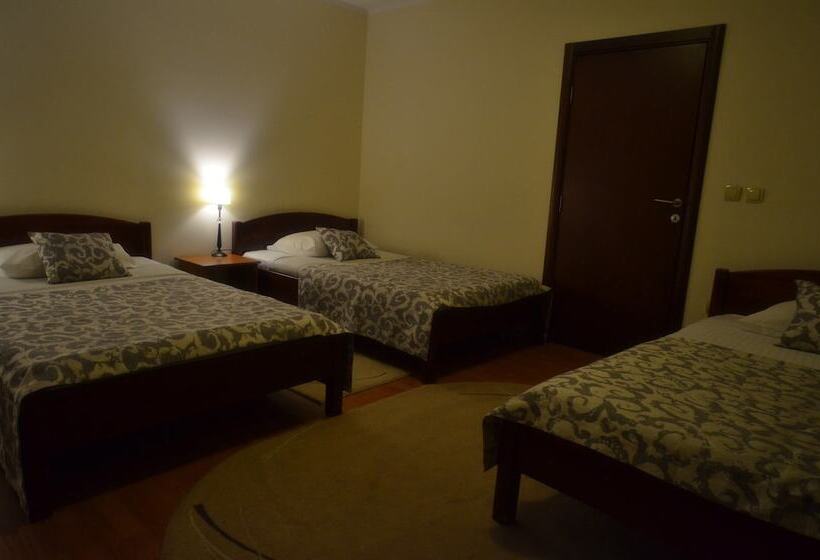 پانسیون Guesthouse Tara