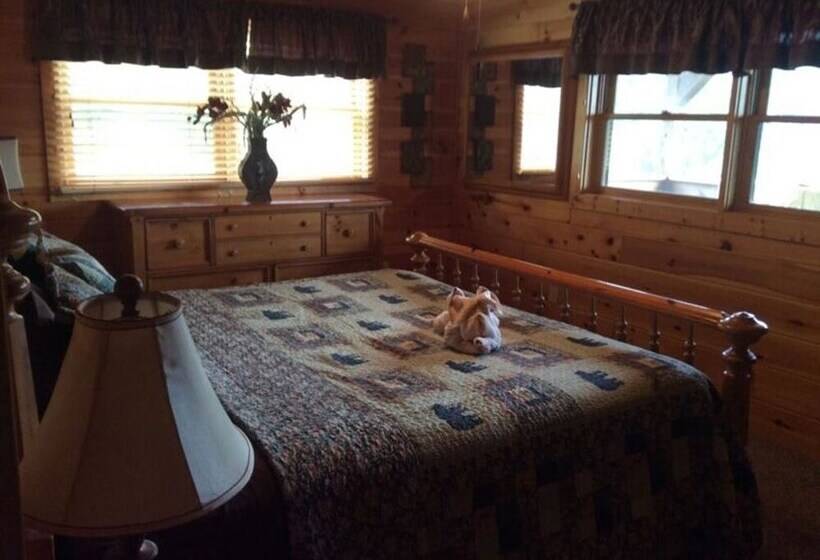 Spacious Party Hut Near Attractions By Redawning