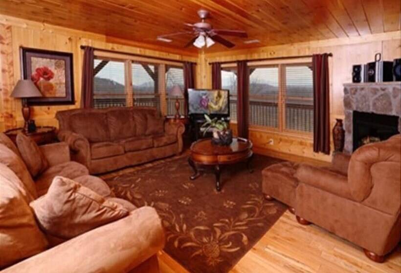 Spacious Party Hut Near Attractions By Redawning