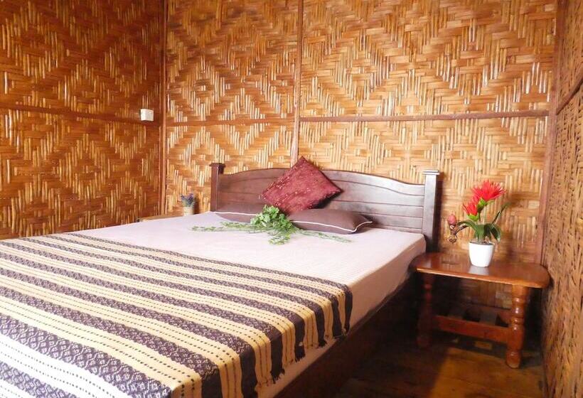 Bakau Hijau Riverlodge   Hostel