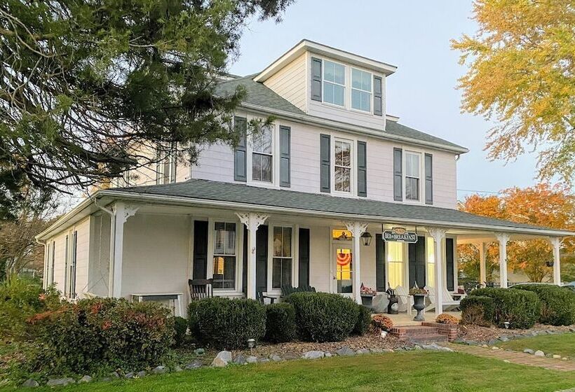 Colonial Beach Plaza Bed & Breakfast