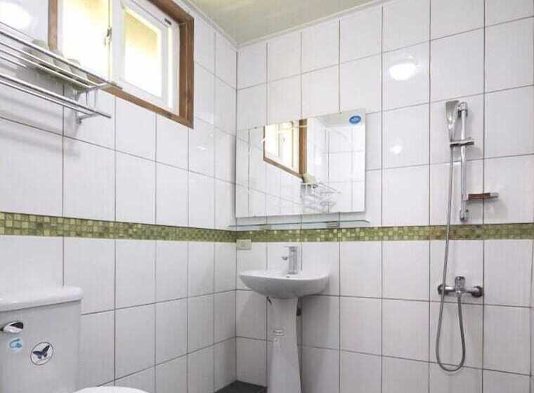 پانسیون Double Lake Villa