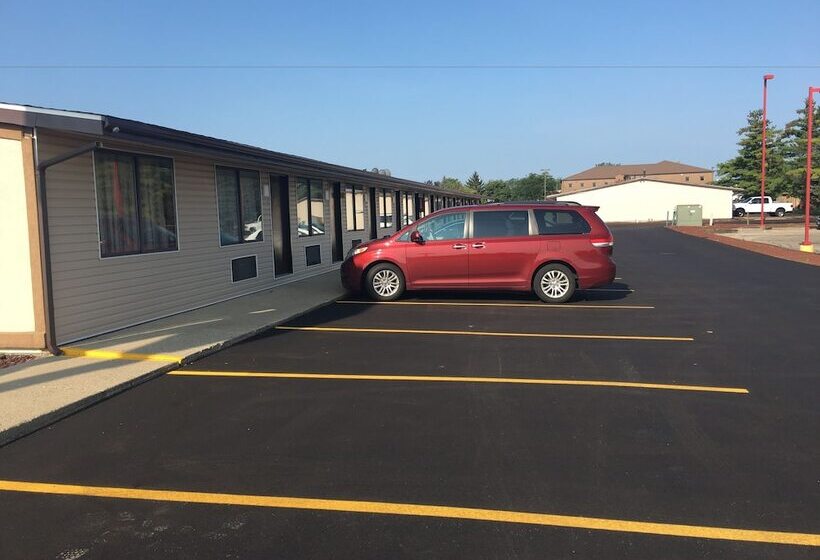 Super 9 Motel