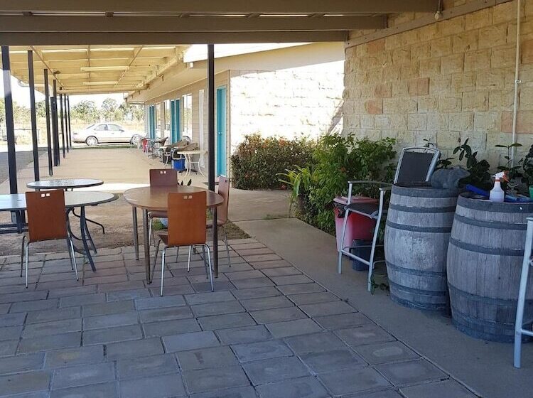 A Country View Motel   Ilbilbie