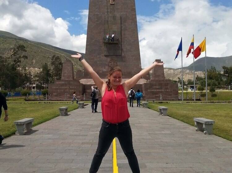 הוסטל Hostal Davinci Mitad Del Mundo