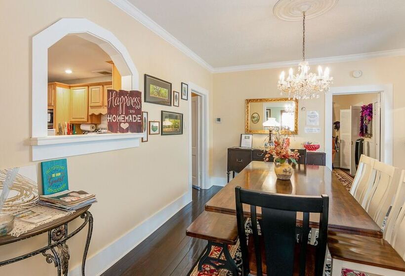 Bed and Breakfast The Wayward Traveler S Inn