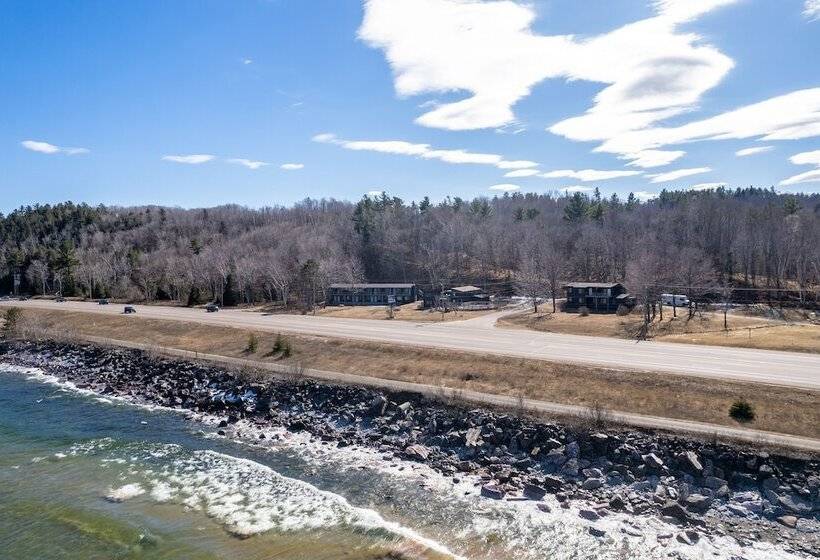 فندق على الطريق The Birchy, Adventure Lodging By Base Hospitality Group