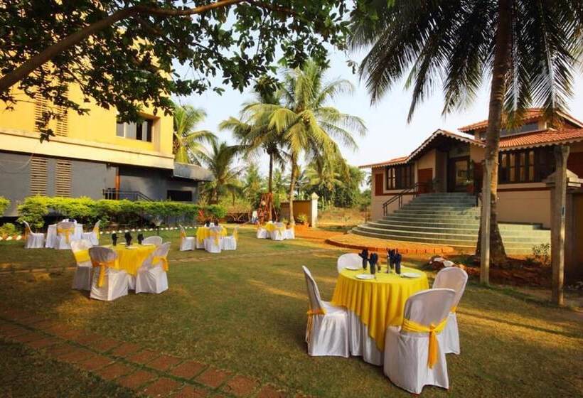 호텔 Konkan Crown Resort & Club Sawantwadi