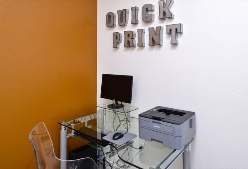 فندق Scottish Inn & Suites