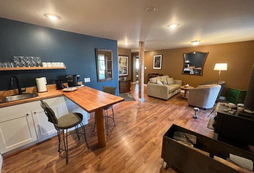בית מלון כפרי Similkameen Wild Resort & Winery