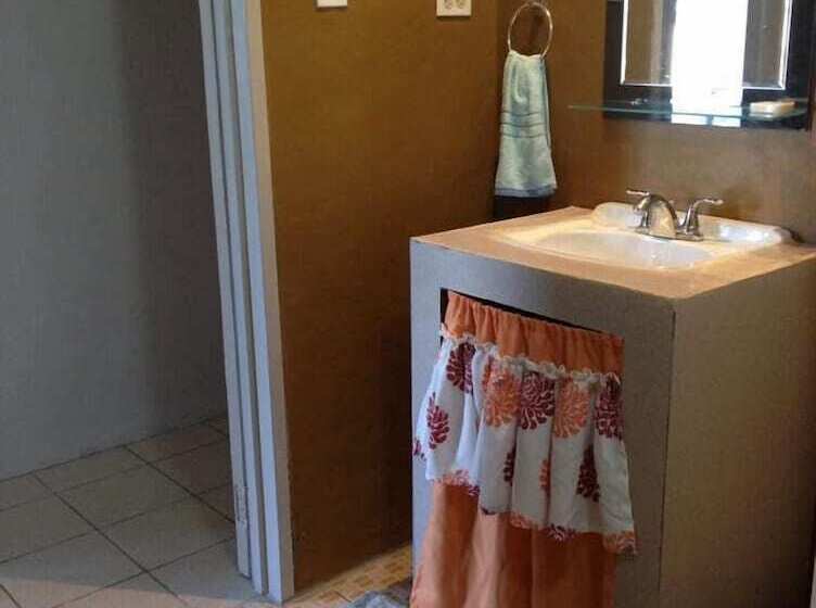 هتل The Adventures Inn   Peleliu