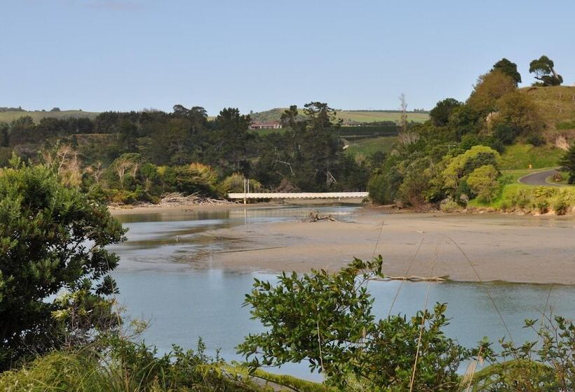 אתר נופש Urenui Beach Camp