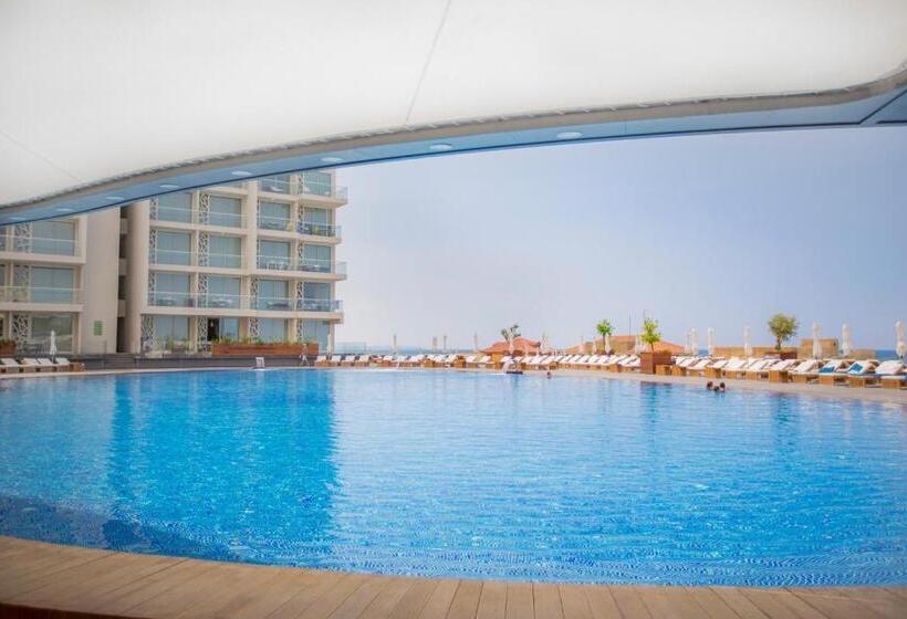 Whitelace Resort
