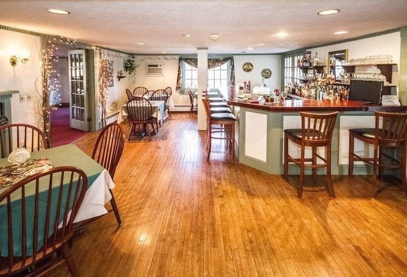 مبيت وإفطار Rosewood Country Inn