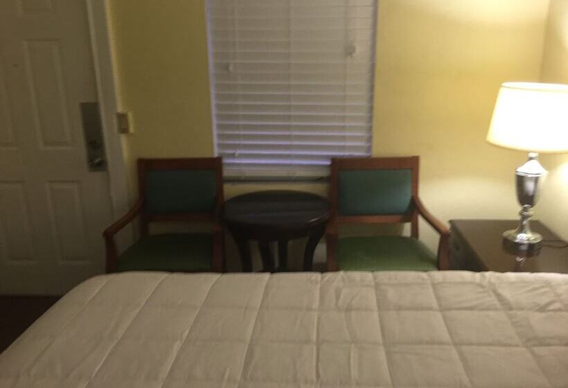 בית מלון כפרי Family Inn