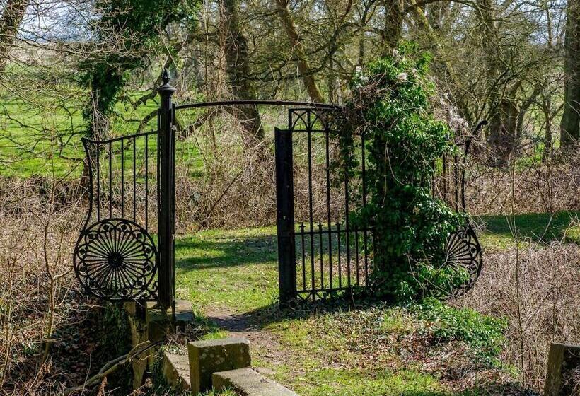 هتل Fuglsang Herregaard