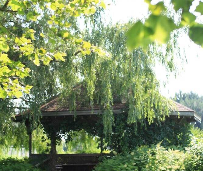 ホテル Hessenland Inn & Schatz Winery