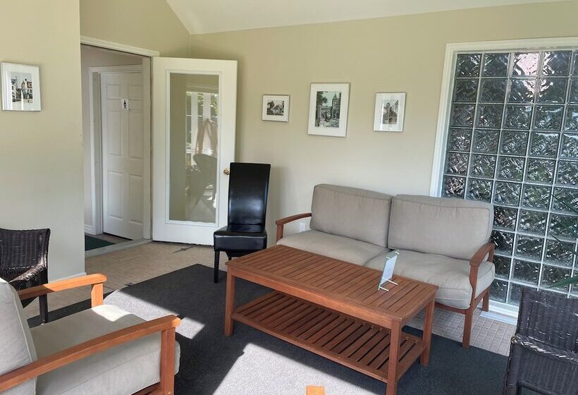 ホテル Hessenland Inn & Schatz Winery