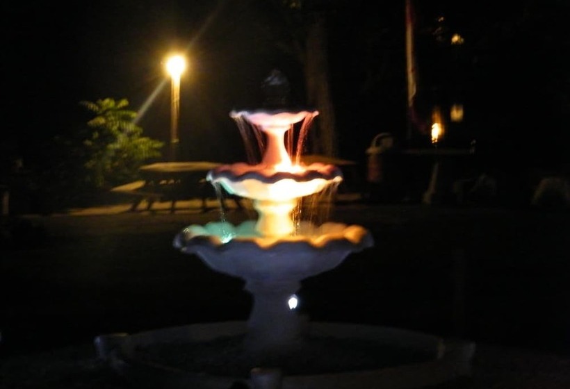 فندق على الطريق The Campbellford River Inn