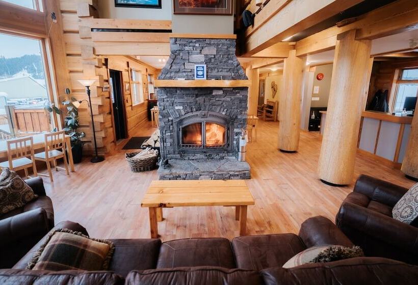 בית מלון כפרי Basecamp Lodge Golden