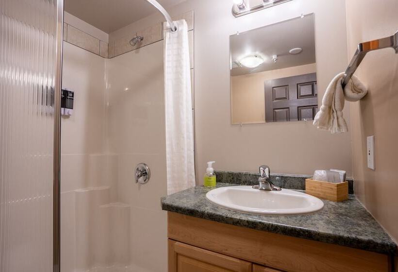 בית מלון כפרי Basecamp Lodge Golden