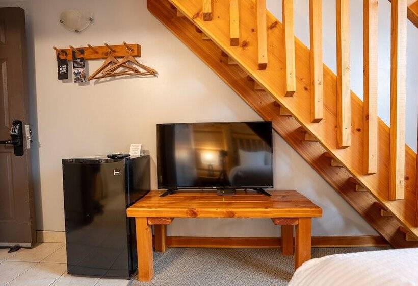 בית מלון כפרי Basecamp Lodge Golden