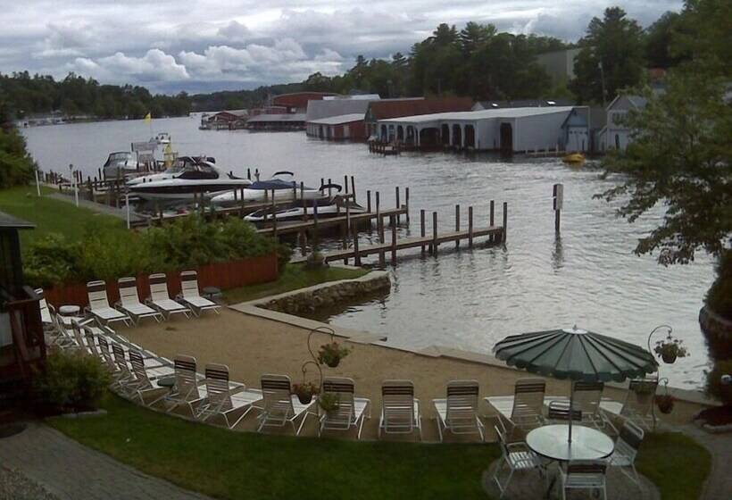 هتل Channel Watefront Cottages