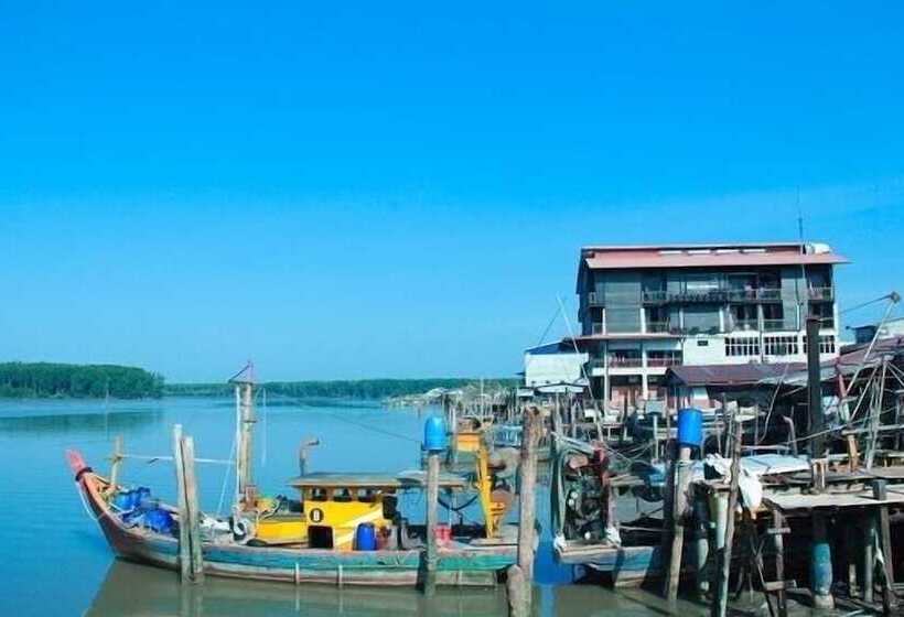 فندق The Happy 8 Retreat @ Kuala Sepetang