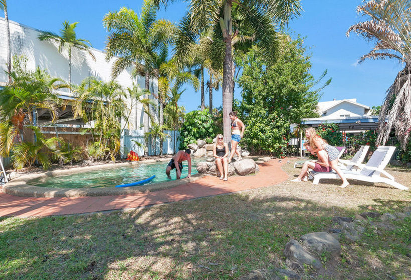 فندق صغير Reef Backpackers