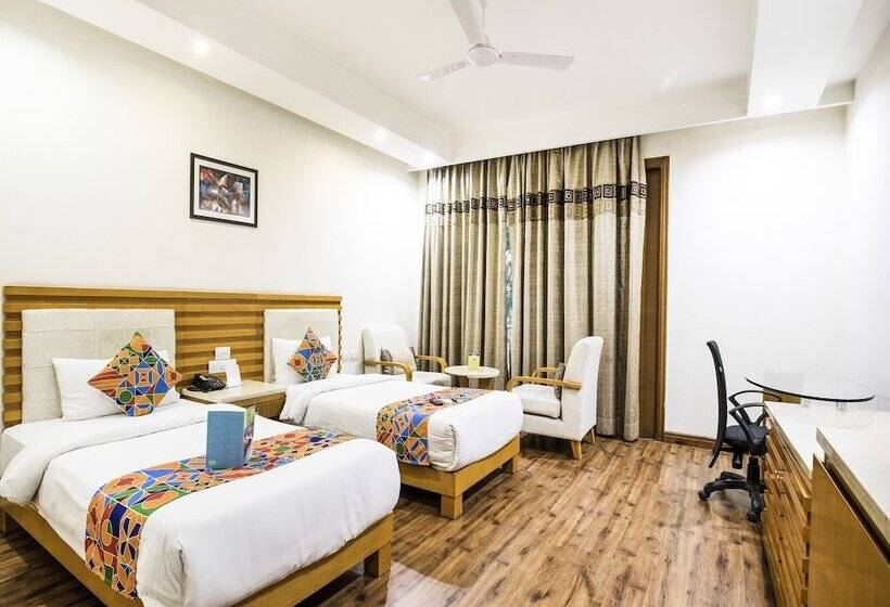 Fabhotel Grd Dlf Square