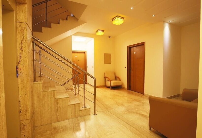 Fabhotel Grd Dlf Square